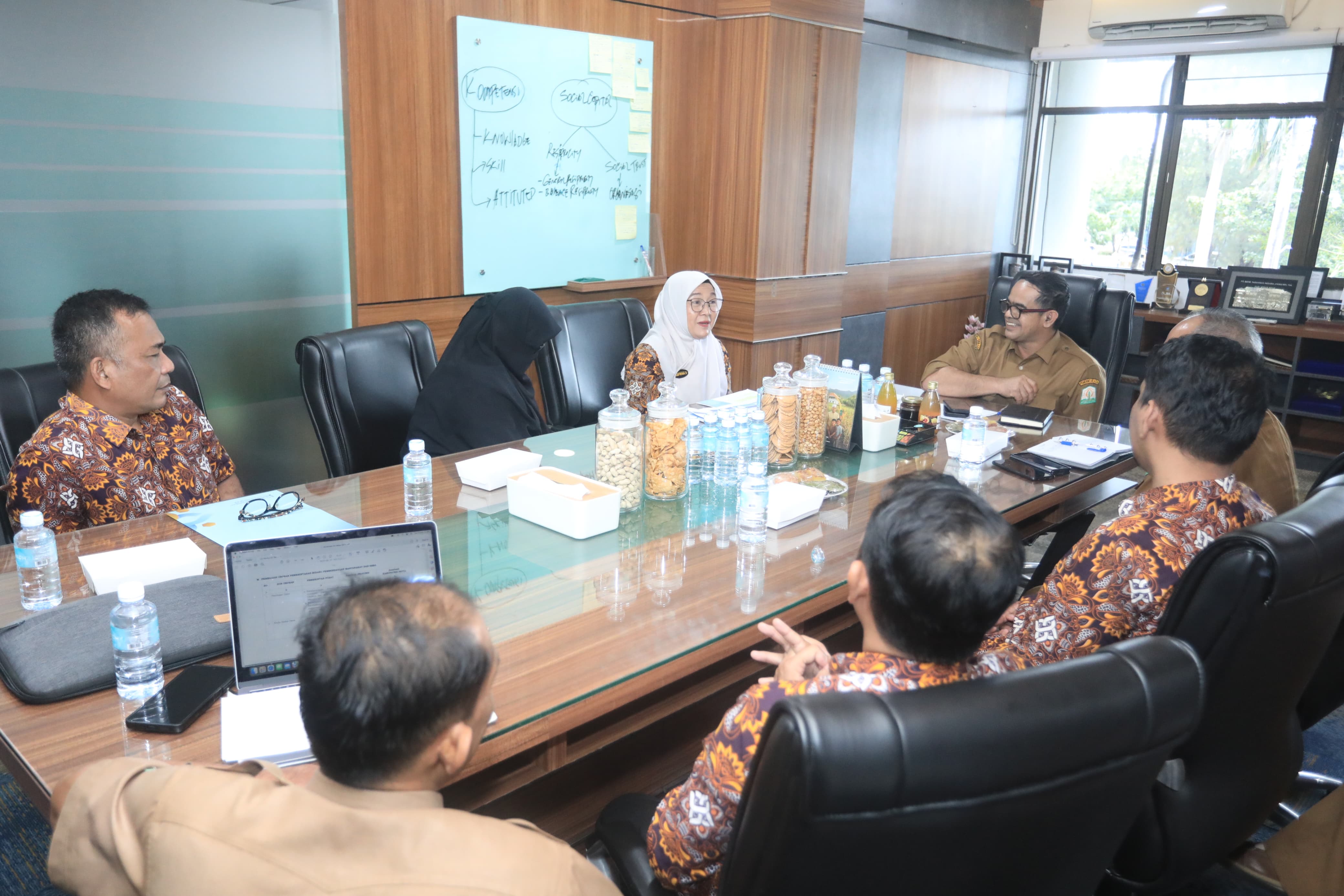 Terima Silaturahmi Kepala BKKBN Aceh, Plt. Sekda Tegaskan Dukungan Pemerintah Aceh